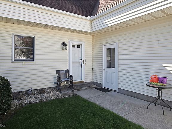 3rd image of 154 Michael Ln