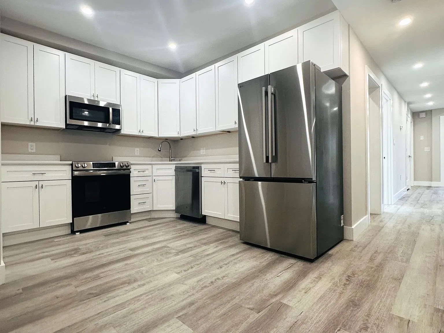 4 bed, 999 sqft, $3,800 — Photo 1