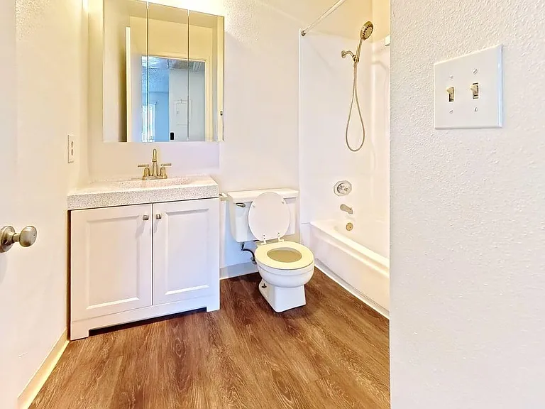 Silk Oak Apartments — Photo 17