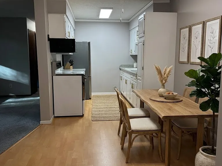 1150 Dellwood St S #103 — Photo 2