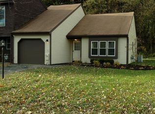 111 Westchester Dr, Clifton Park, NY 12065