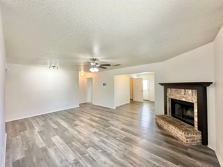 3900 Bolivar Dr — Photo 3