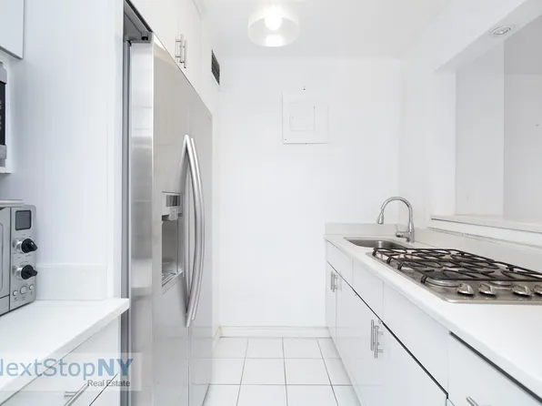245 East 54th Street 3H image 3 of 9