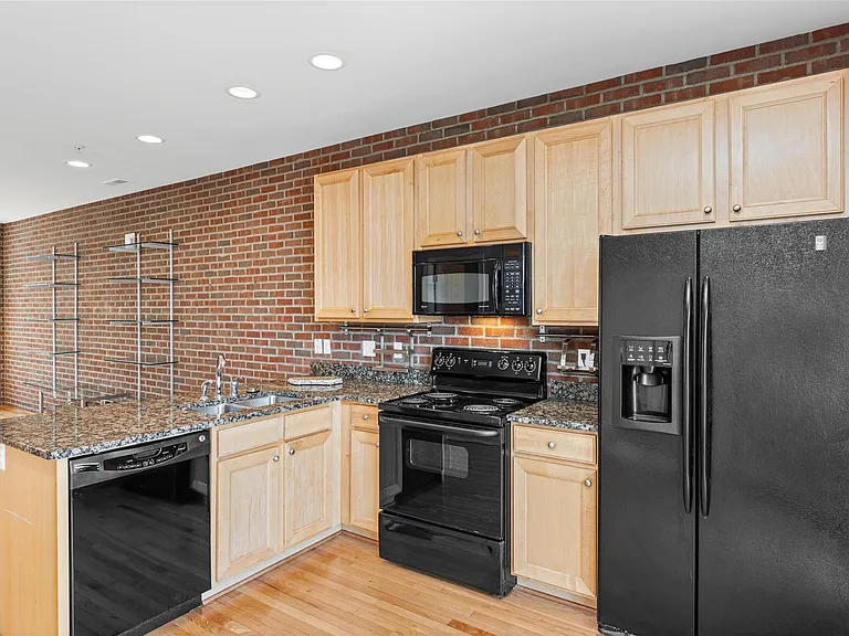 420 Lewis Ct — Photo 17