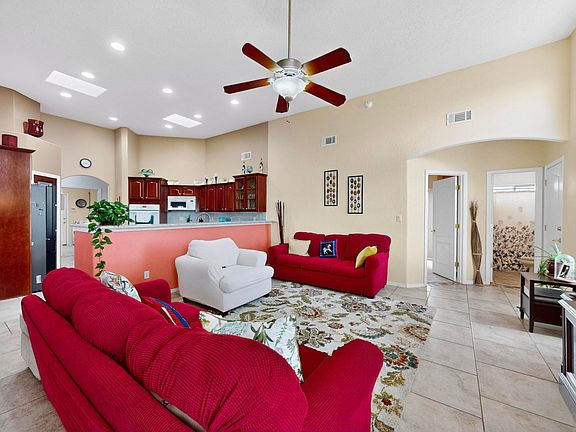 5th image of 4013 Huron Dr NE