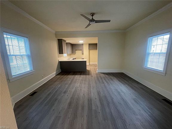 4th image of 220 W 30th St