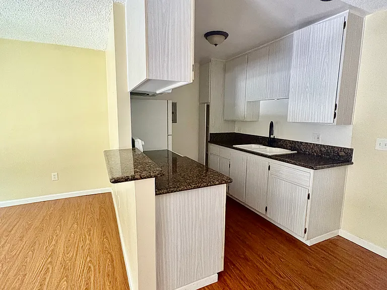 370 Temple Ave #5 — Photo 3