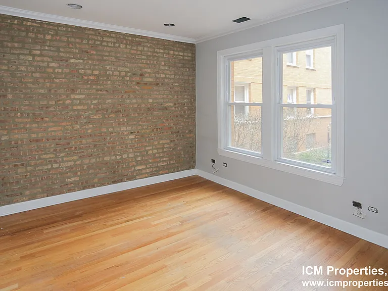 642 W Roscoe St #1 — Photo 3