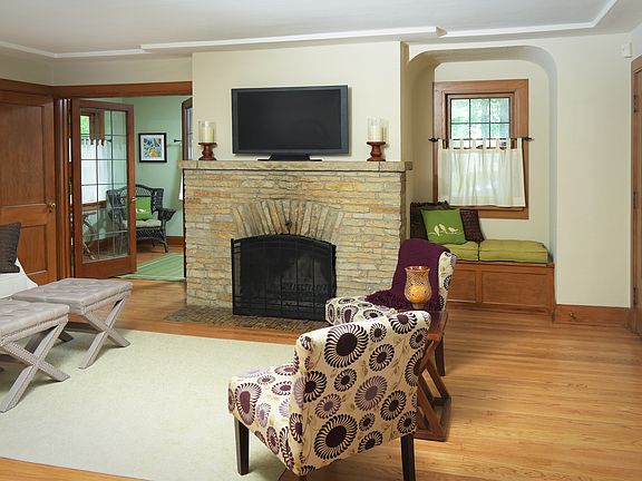 Living Room- view to Sun Rm.