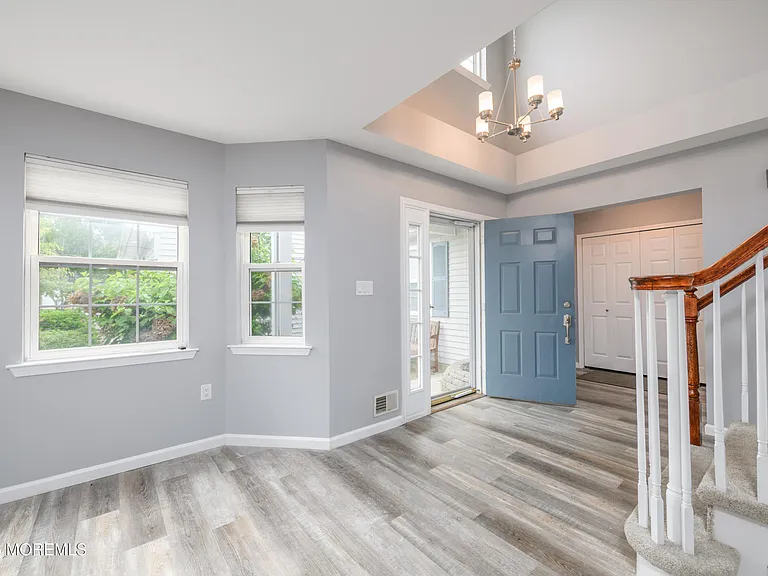 75 McKinley Dr — Photo 2