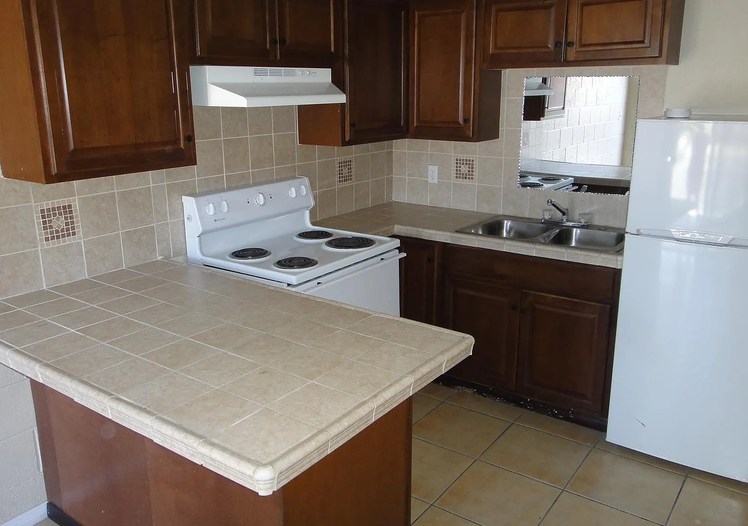 691 E Naples Dr — Photo 4