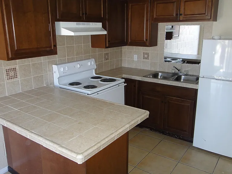 691 E Naples Dr #12 — Photo 4