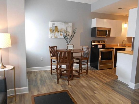 5th image of 230 E 9th St APT 303
