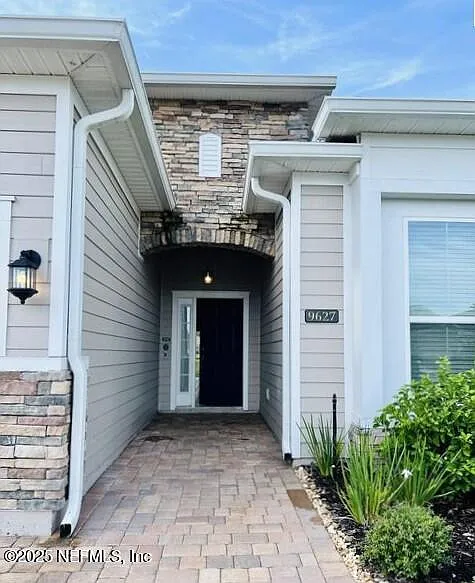 4 bed, 2.0 bath, 2286 sqft, $2,395 — Photo 4