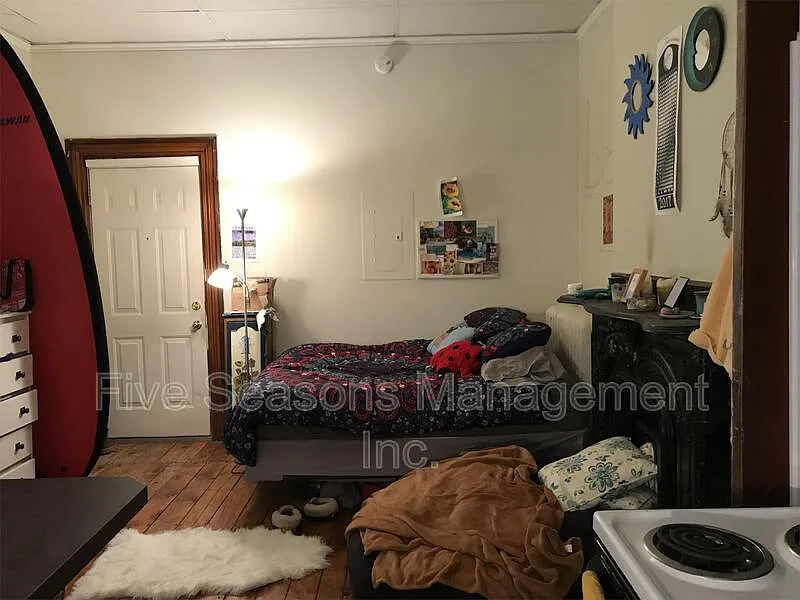 Studio, 1.0 bath, 600 sqft, $1,425 — Photo 2