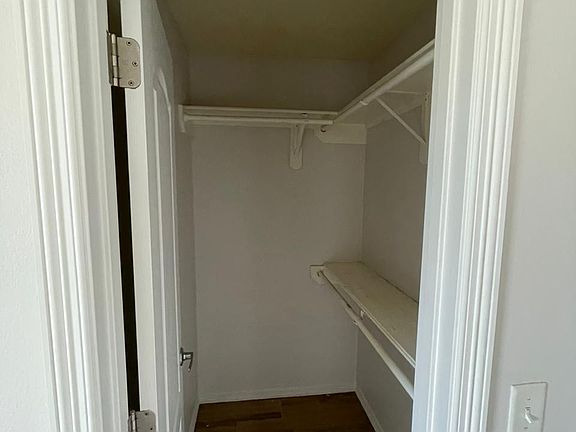 4th image of 909 Alexandria Ave