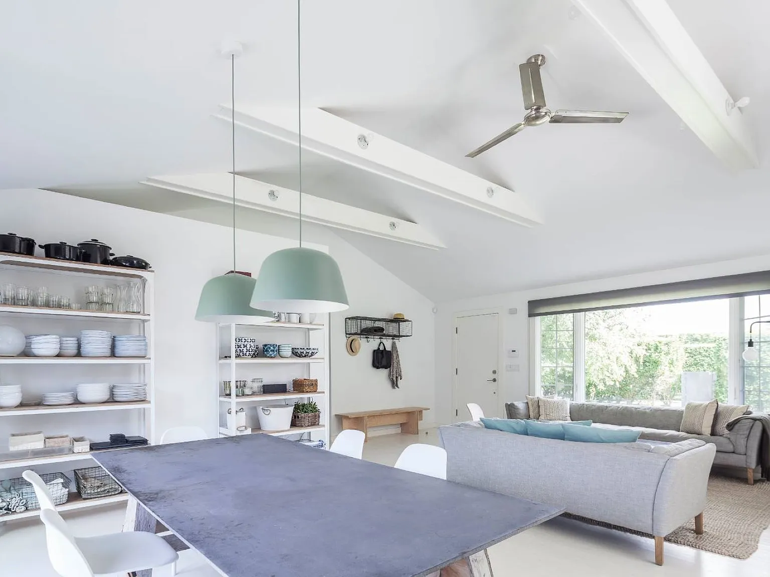 Mid-Century Spacious Ranch — Photo 3