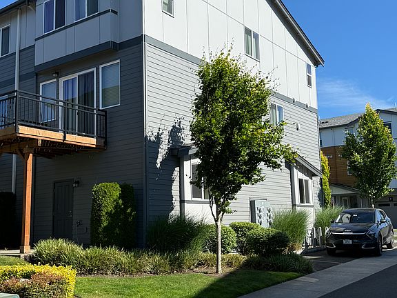 Backyard and 10x10 deck for outdoor living
