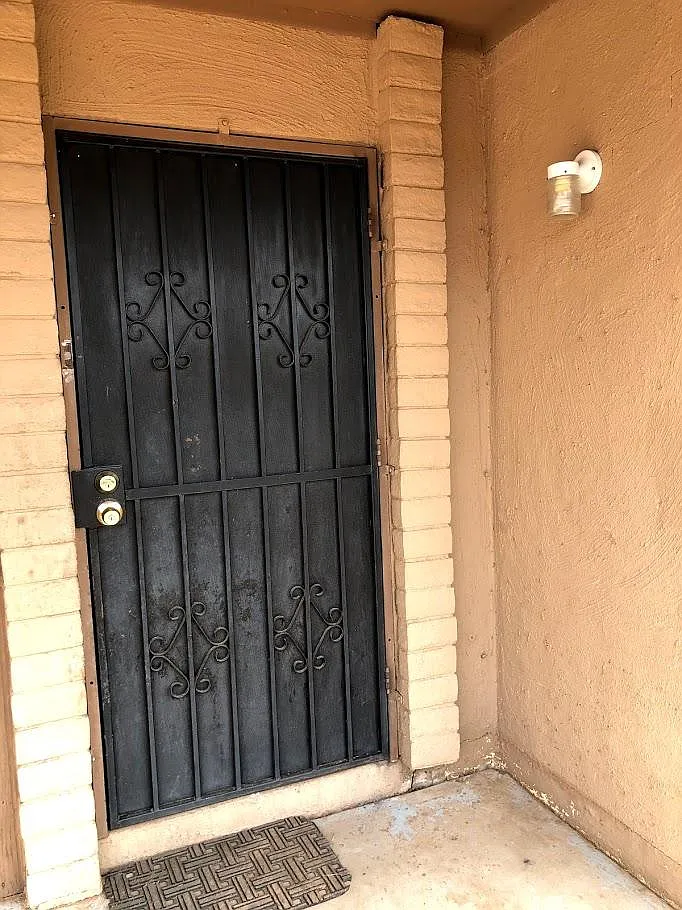 3 bed, 1.5 bath, 998 sqft, $1,995 — Photo 2