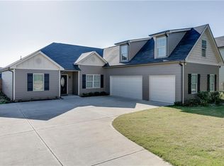 511 Highpoint Cir, Winder, GA 30680