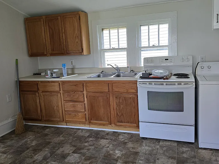 504 Taggart St — Photo 13