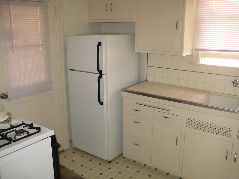 1281 1/2 Devon Ave — Photo 6