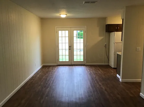 South Street Apartments, 215 W South St #B, Bolivar, MO 65613
