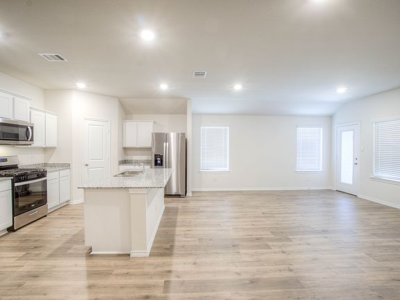 3rd image of 4120 Amethyst Dr