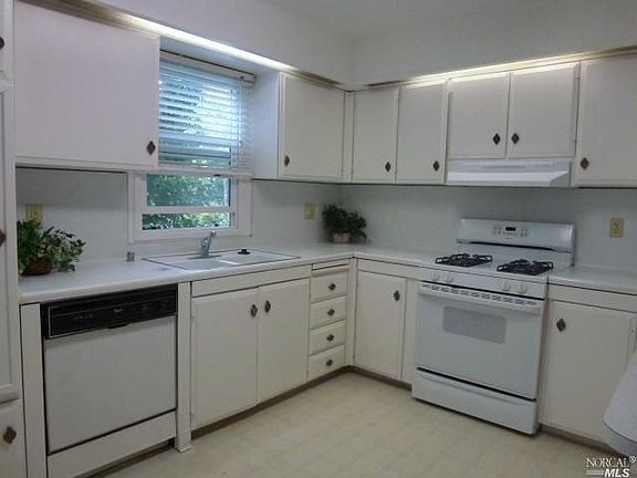 3rd image of 101 Paseo Palencia