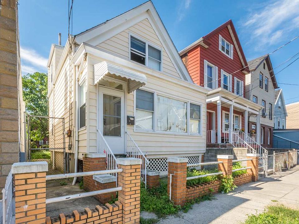 2nd image of 19 Manhattan Ave
