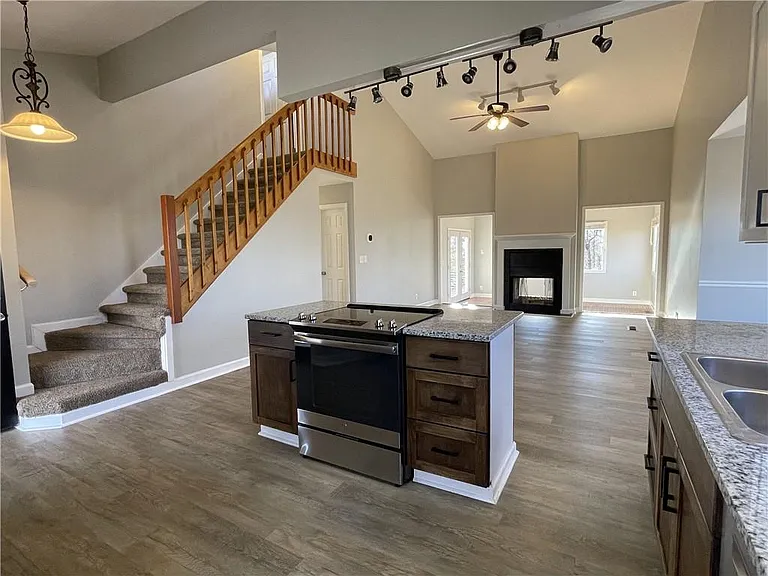 3492 Point View Cir — Photo 39