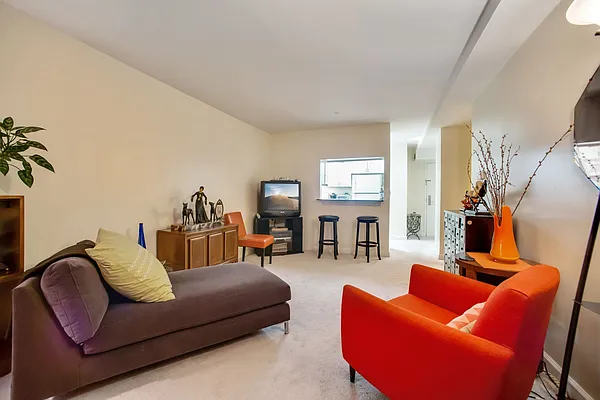 Sold by Redfin Real Estate | media 4