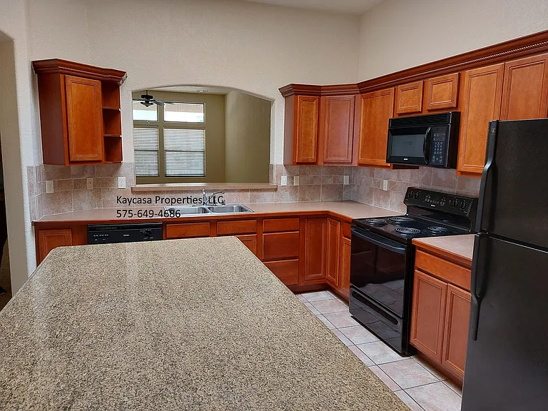 2417 Cortina Mnr — Photo 12