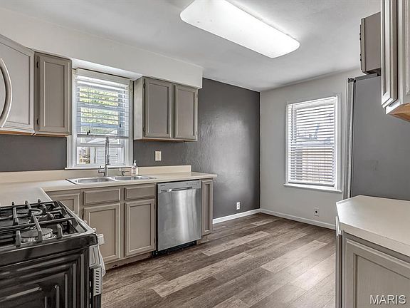 5th image of 227 W Washington St