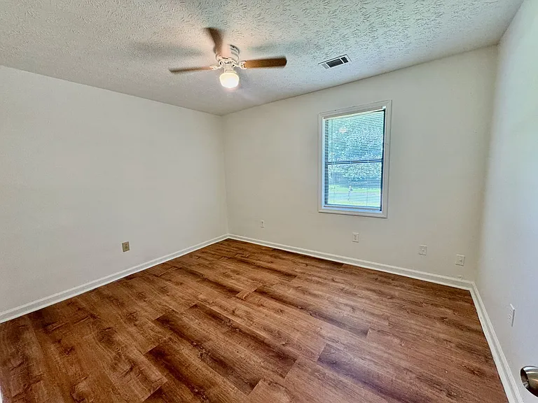 4044 Woodbridge Ct — Photo 7