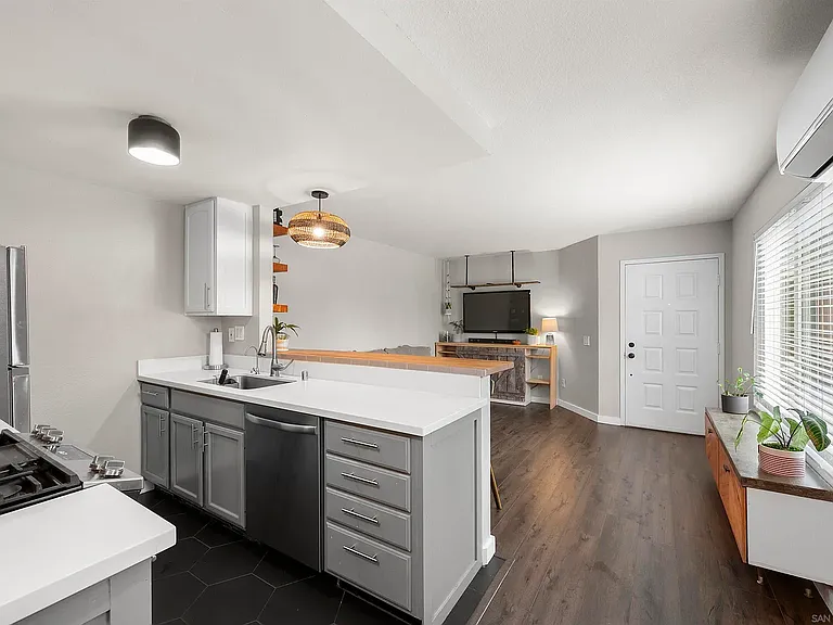 3338 Herman Ave #5 — Photo 3