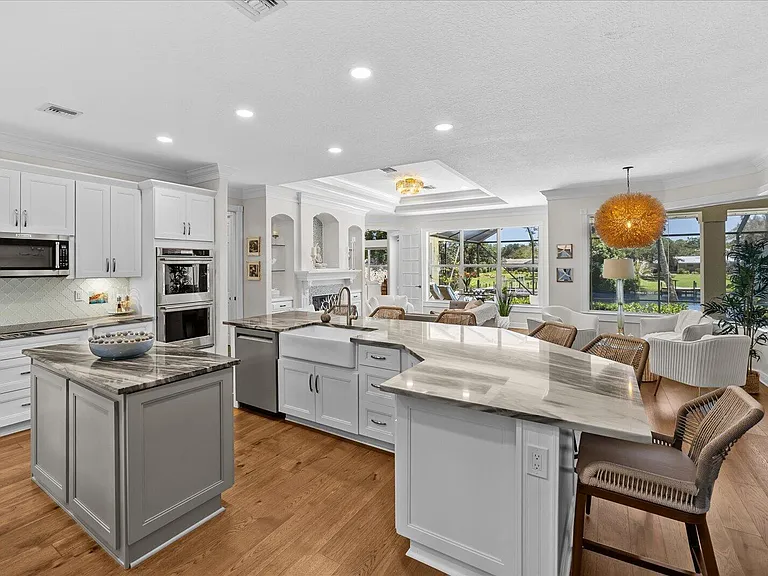 851 SW Pine Tree Ln — Photo 4