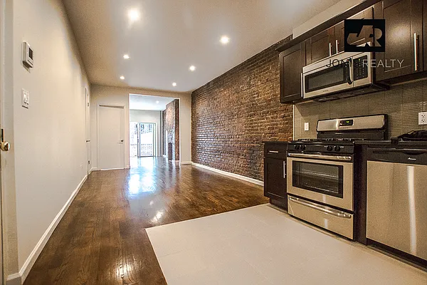 Rented by Jonis Realty | media 1
