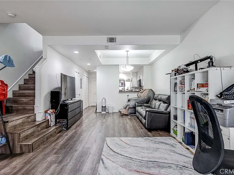 532 N Mariposa Ave #104 — Photo 11