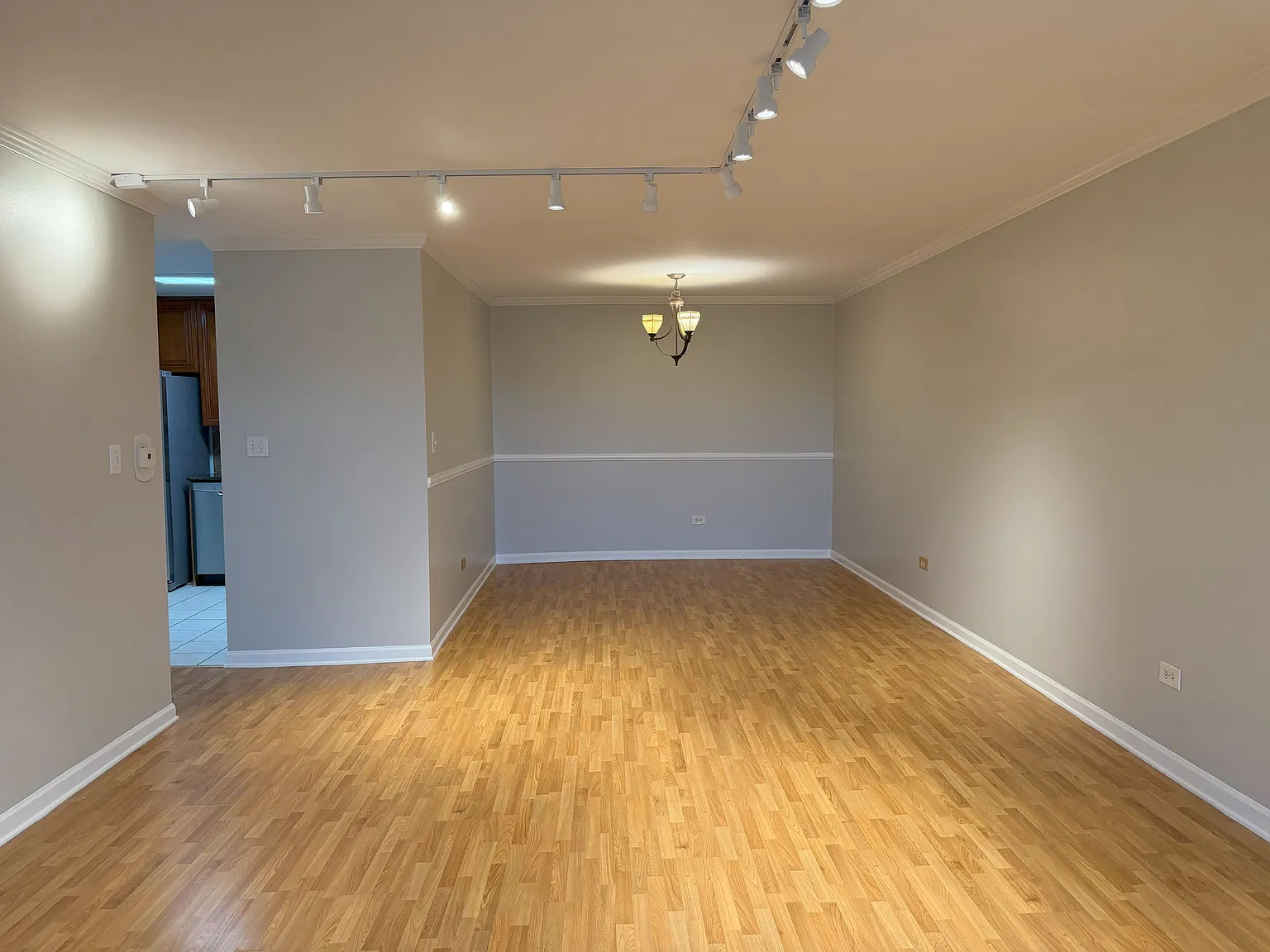 2 bed, 1200 sqft, $2,200 — Photo 3