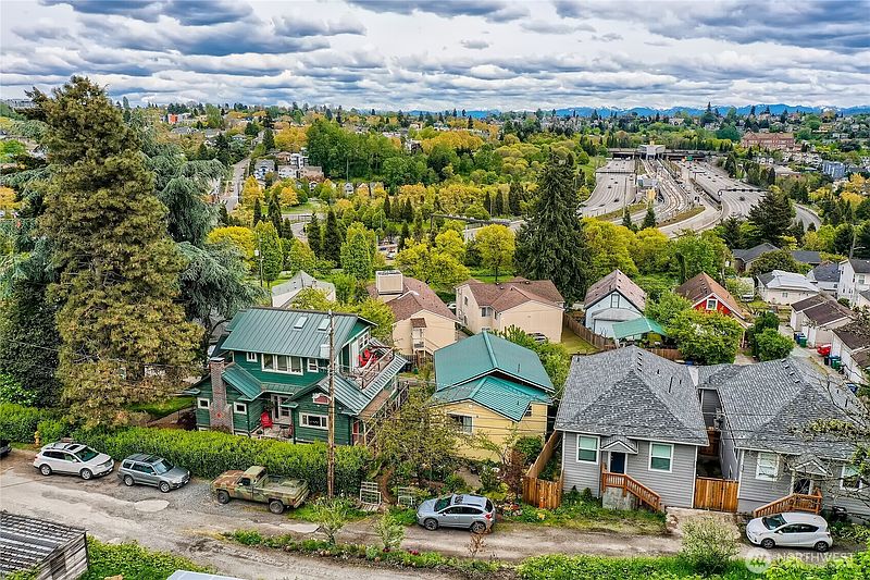 3rd image of 132 X 16th Avenue S