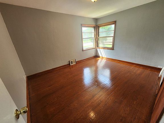 4th image of 4224 W Glendale Ave