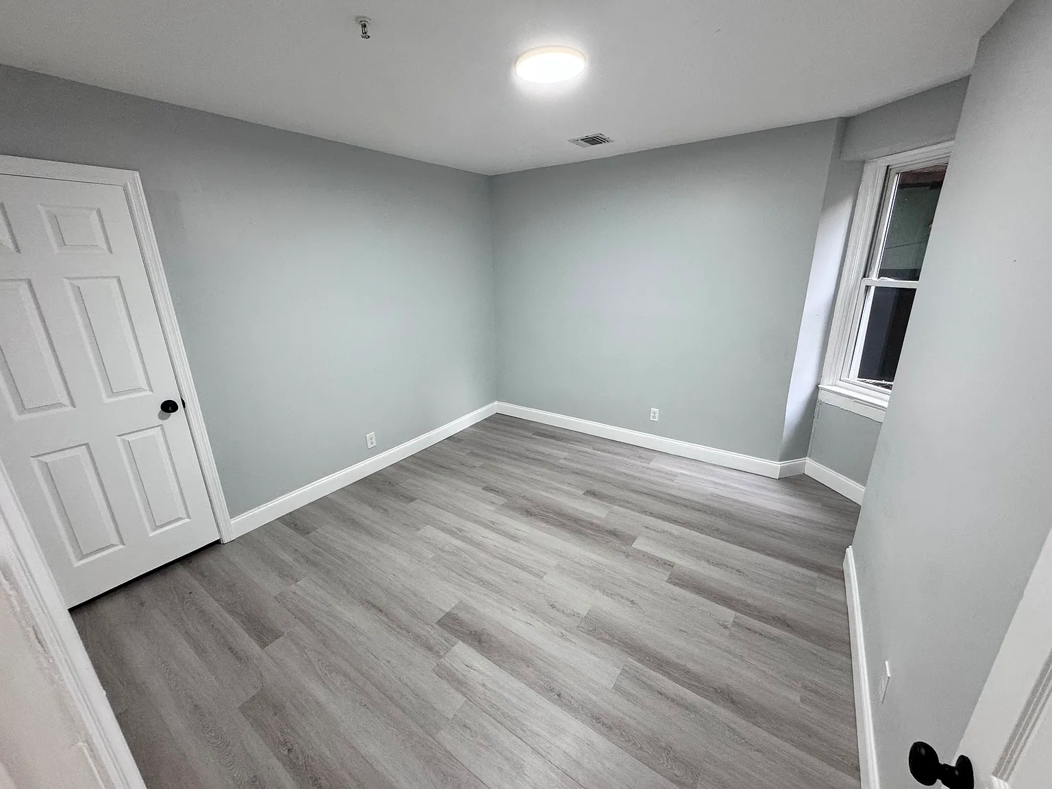 4 bed, $2,350 — Photo 3