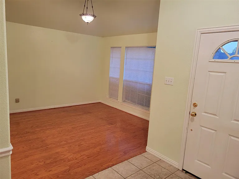 1424 Chapman Dr — Photo 4