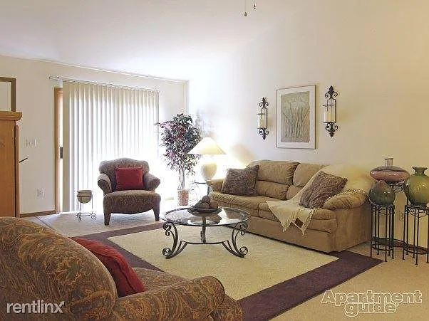 Hampton Apartments & Townhomes — Photo 2