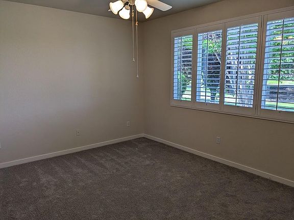 4th image of 936 Lake Crest Ln