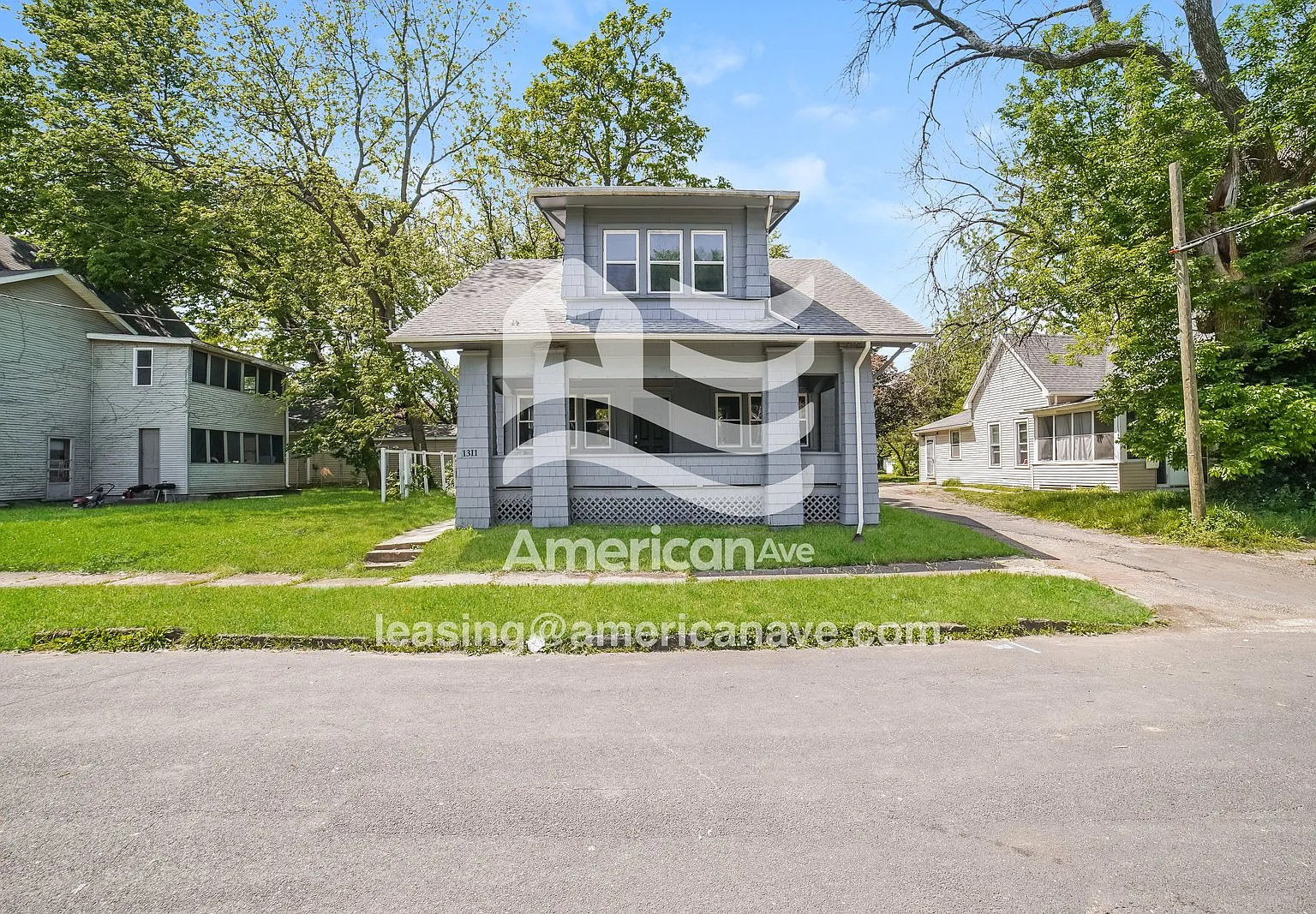 3 bed, 1.0 bath, 1371 sqft, $897 — Photo 1
