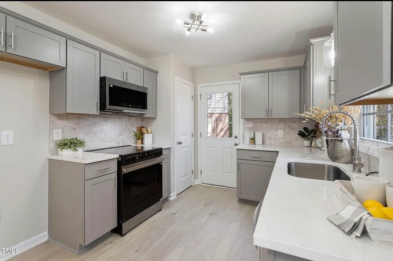 3 bed, 1.5 bath, 1620 sqft, $2,250 — Photo 2