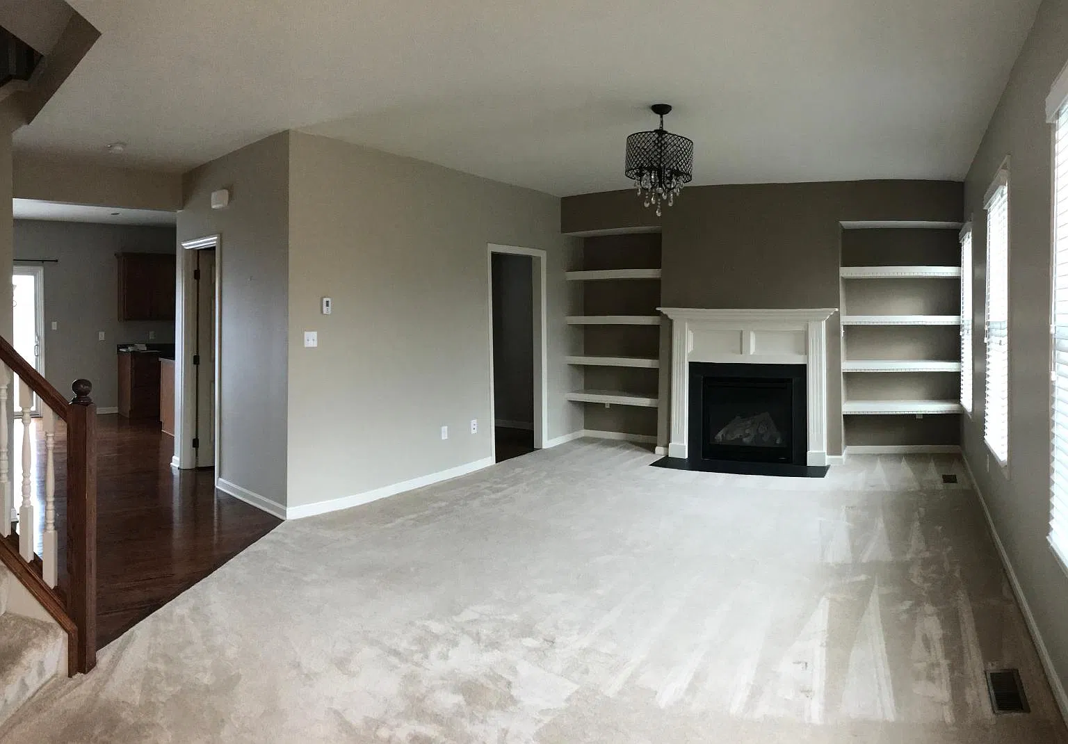 3 bed, 2.5 bath, 1760 sqft, $2,400 — Photo 2