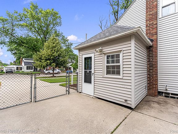 2nd image of 21523 Fresard St